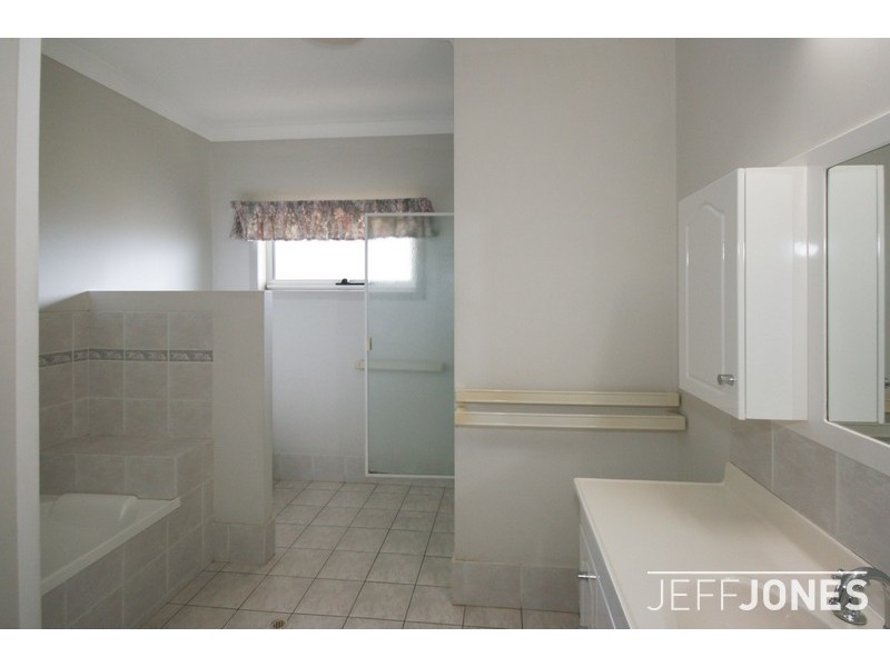 12 Hatherton Crescent, Carindale QLD 4152