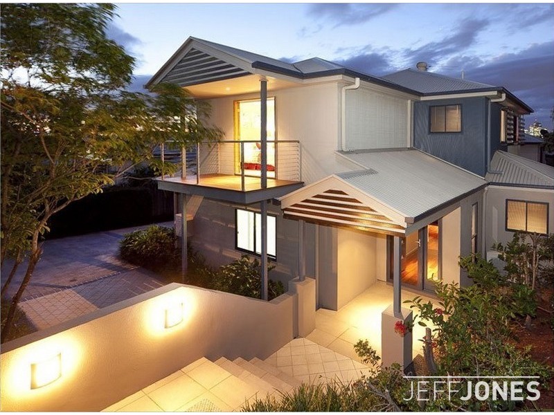 32 Eighth Avenue, Coorparoo QLD 4151