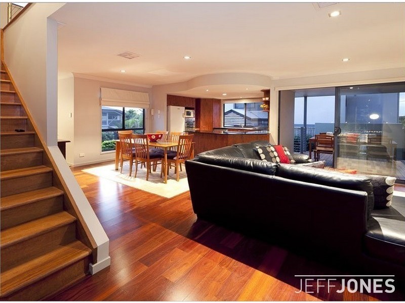 32 Eighth Avenue, Coorparoo QLD 4151