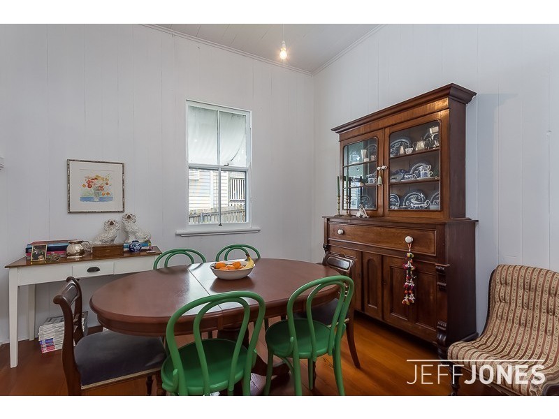 27 Macrossan Avenue, Norman Park QLD 4170