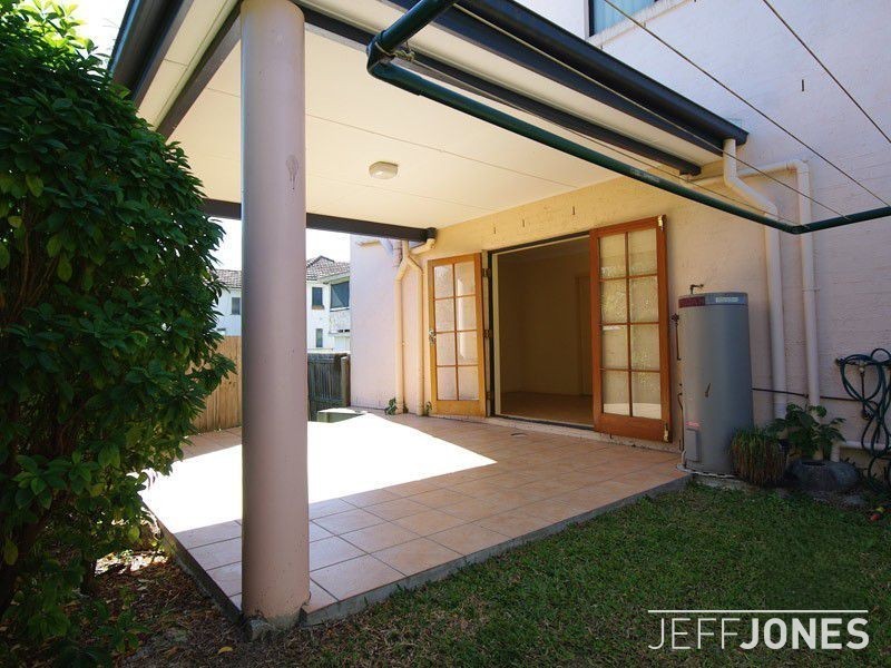 33 Newdegate Street, Greenslopes QLD 4120