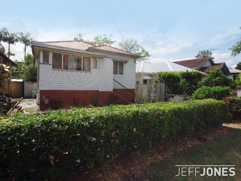 32 Nelson Street, Coorparoo QLD 4151