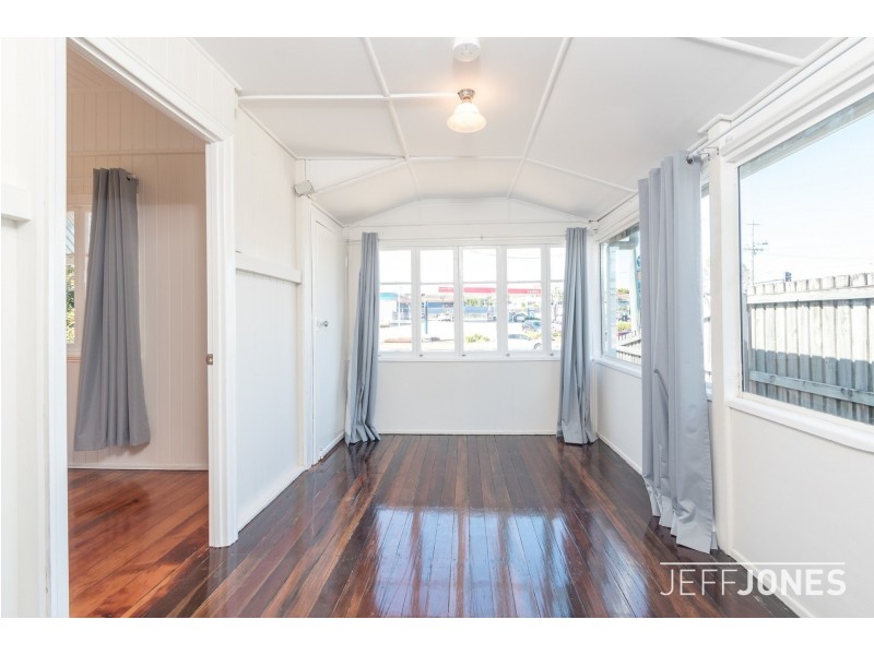 8 Bennetts Road, Camp Hill QLD 4152