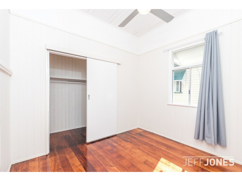 8 Bennetts Road, Camp Hill QLD 4152