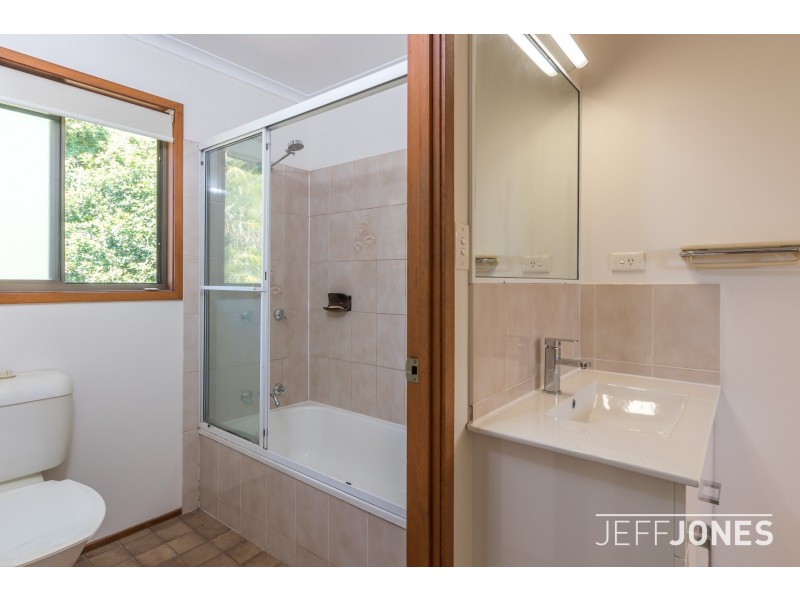 401 Winstanley Street, Carindale QLD 4152