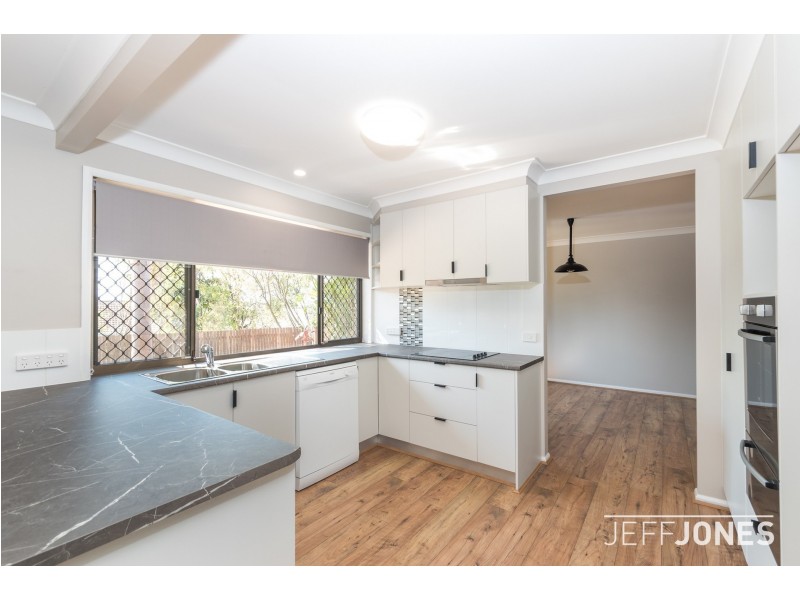 5 Consuelo Court, Carindale QLD 4152