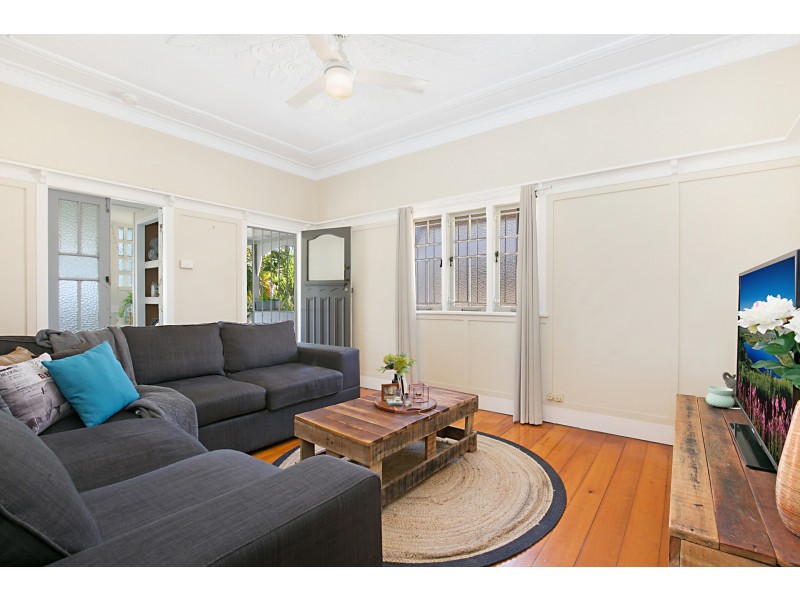 25 Thomas Street, Greenslopes QLD 4120