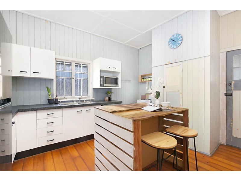 25 Thomas Street, Greenslopes QLD 4120