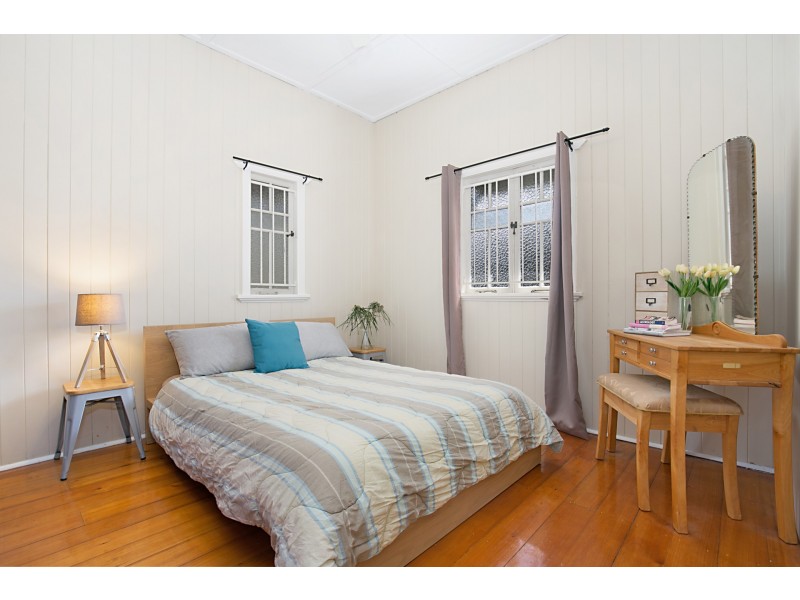 25 Thomas Street, Greenslopes QLD 4120