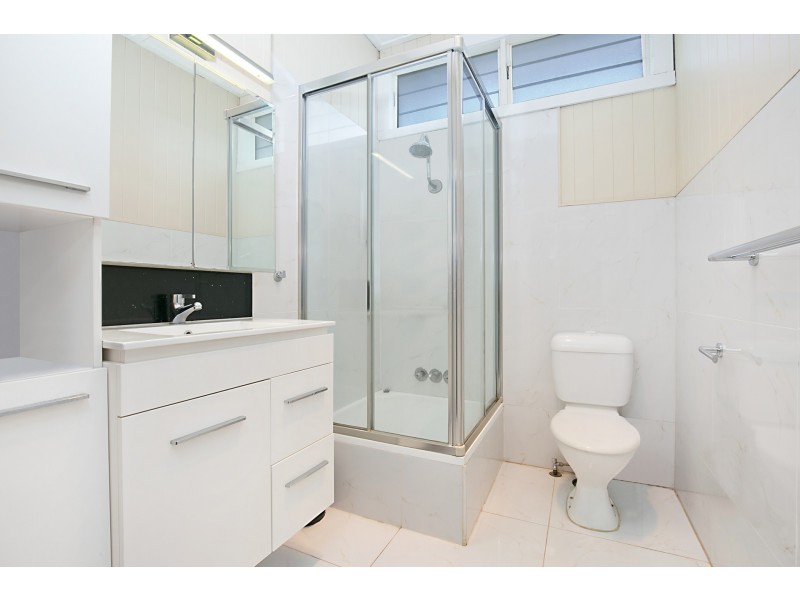 25 Thomas Street, Greenslopes QLD 4120
