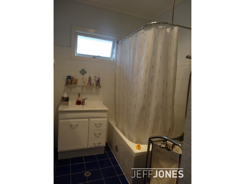 25 Greens Road, Coorparoo QLD 4151