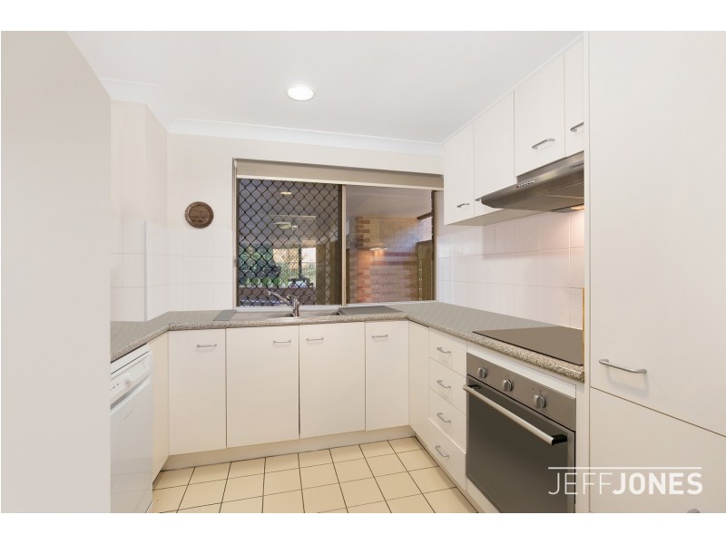 1/327 Cornwall Street, Greenslopes QLD 4120