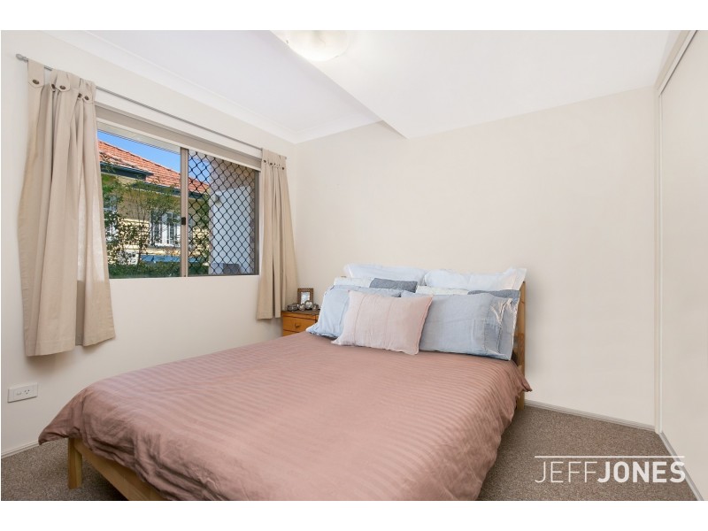 1/327 Cornwall Street, Greenslopes QLD 4120