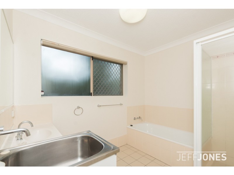 1/327 Cornwall Street, Greenslopes QLD 4120