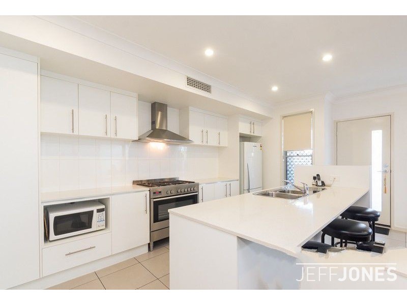 55 Worchester Crescent, Wakerley QLD 4154