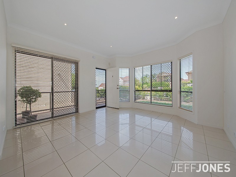 1/34 Pembroke Street, Carina QLD 4152