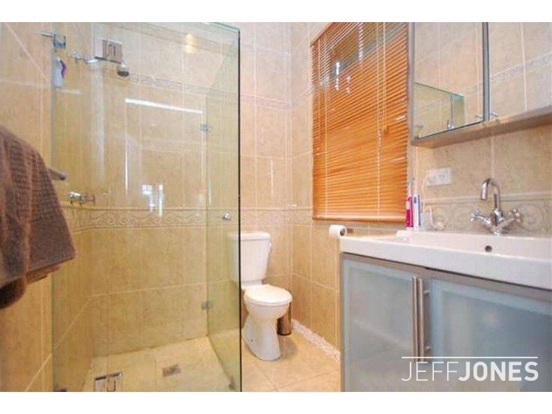 16 Drummond Street, Greenslopes QLD 4120