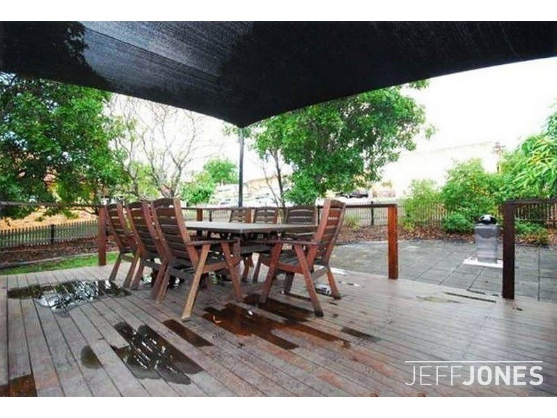 16 Drummond Street, Greenslopes QLD 4120