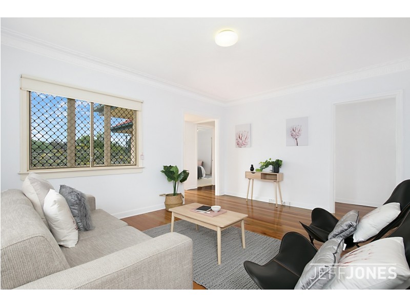 39 Sapphire Street, Holland Park QLD 4121