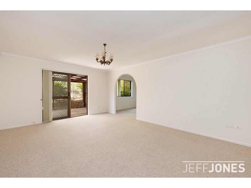 2 Lindisfarne Street, Carindale QLD 4152