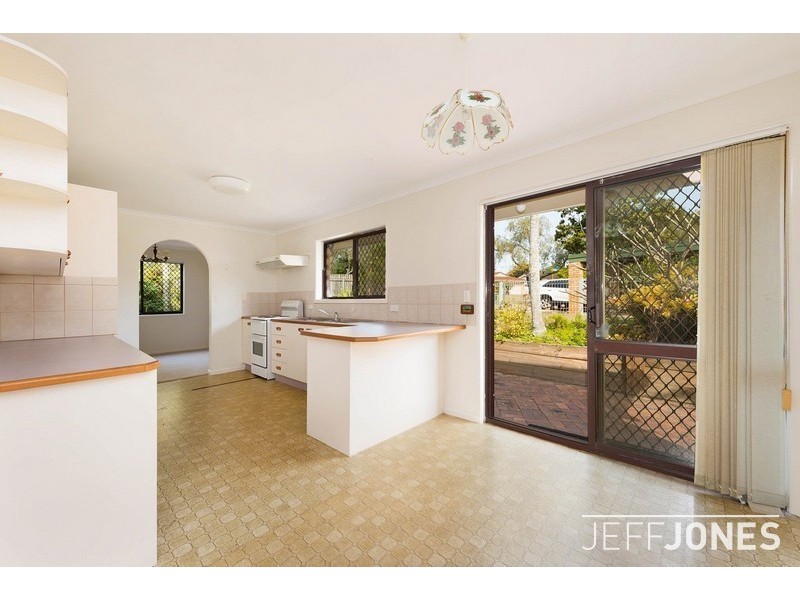 2 Lindisfarne Street, Carindale QLD 4152