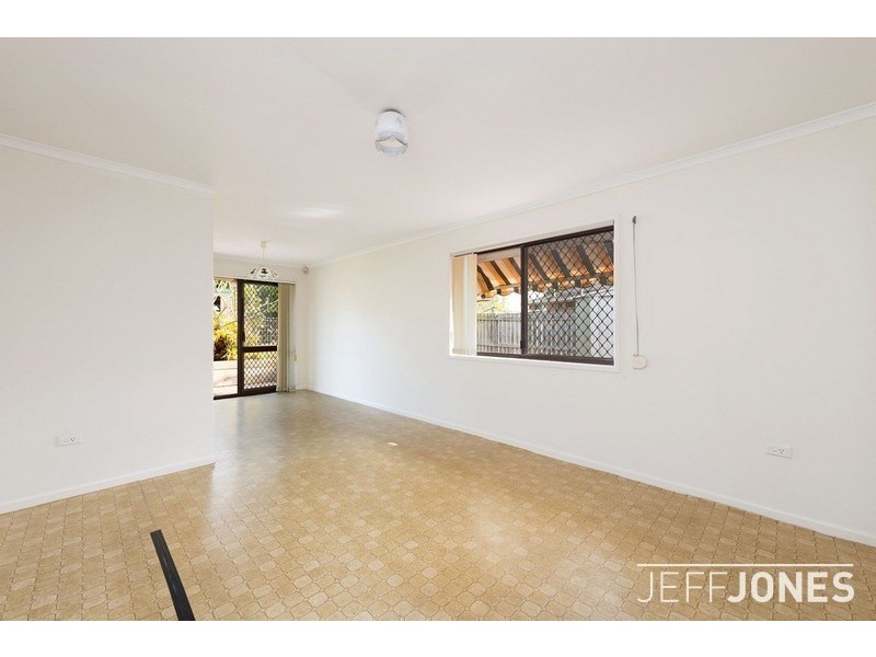 2 Lindisfarne Street, Carindale QLD 4152