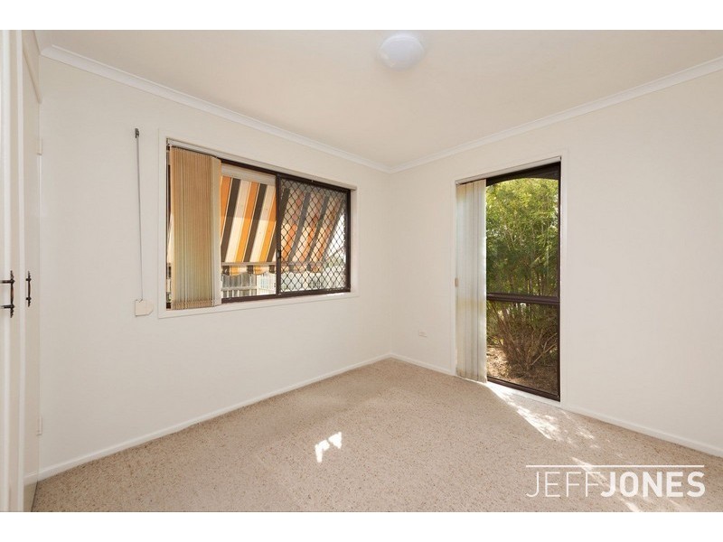 2 Lindisfarne Street, Carindale QLD 4152