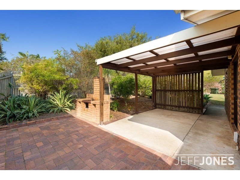 2 Lindisfarne Street, Carindale QLD 4152