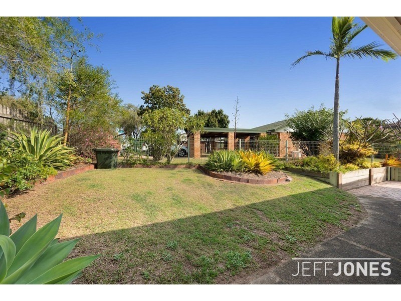 2 Lindisfarne Street, Carindale QLD 4152