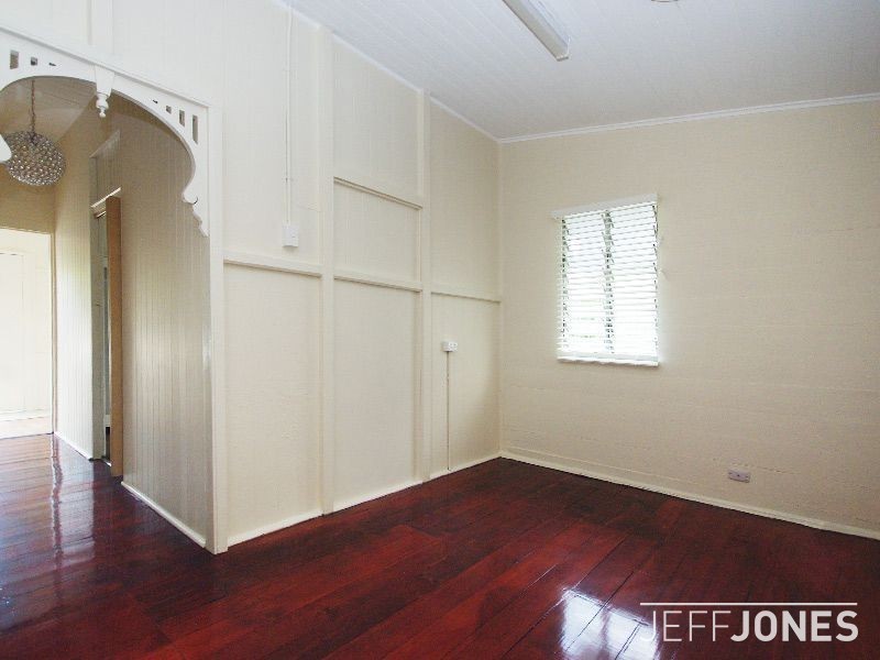 23 Thomas Street, Greenslopes QLD 4120