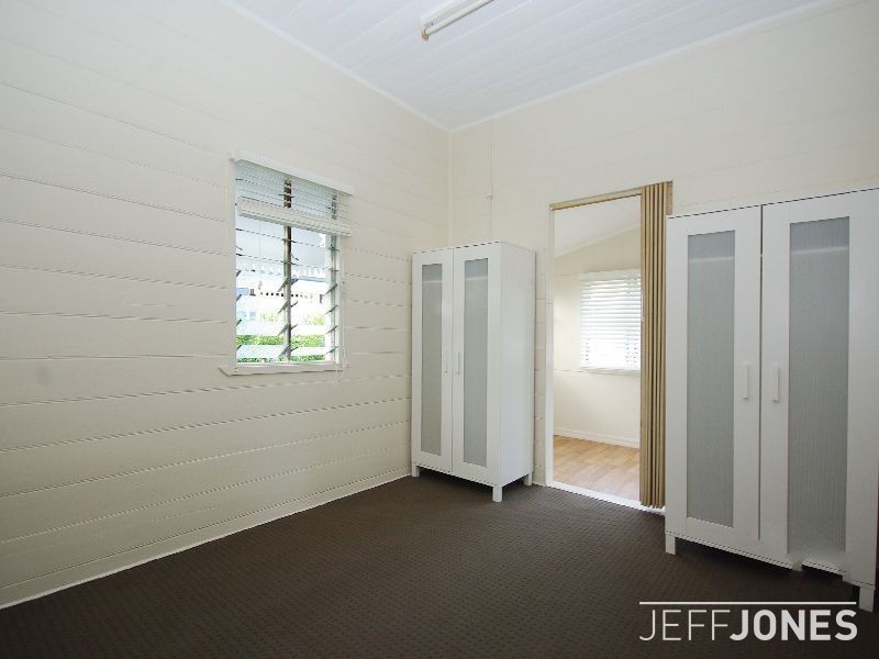 23 Thomas Street, Greenslopes QLD 4120