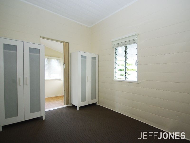 23 Thomas Street, Greenslopes QLD 4120