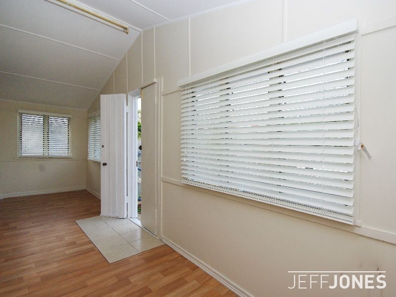 23 Thomas Street, Greenslopes QLD 4120