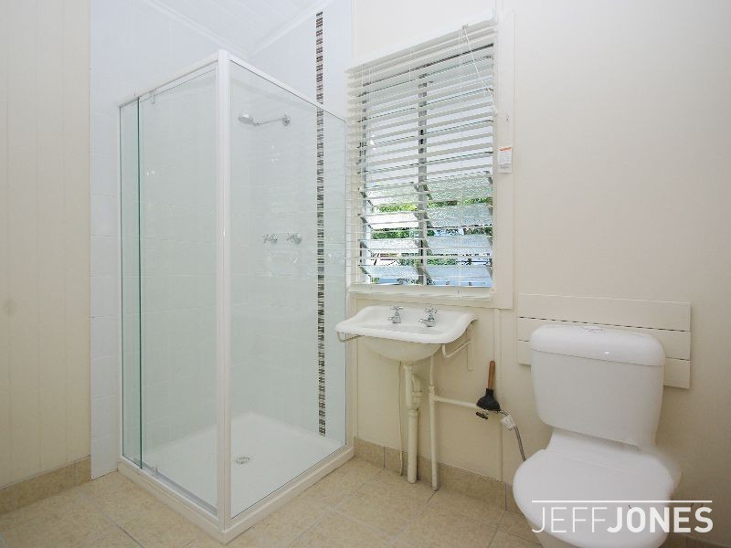 23 Thomas Street, Greenslopes QLD 4120