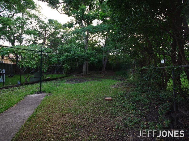 23 Thomas Street, Greenslopes QLD 4120