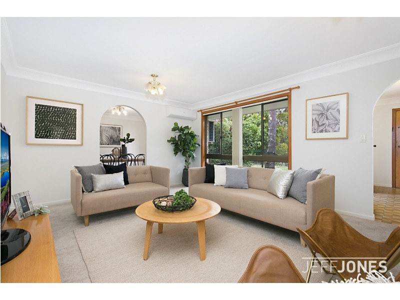 33 Briarwood Street, Carindale QLD 4152