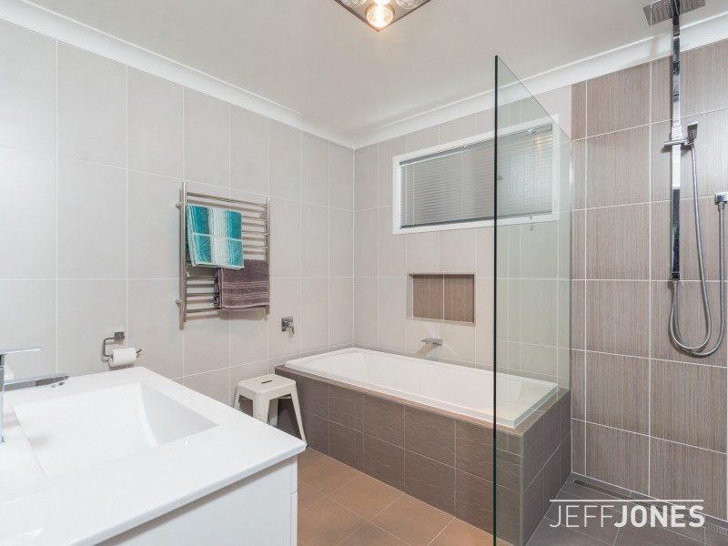 8 Pyrope Street, Camp Hill QLD 4152