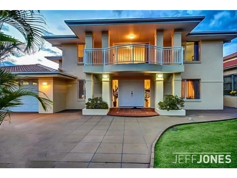 4 Arncliffe Close, Carindale QLD 4152