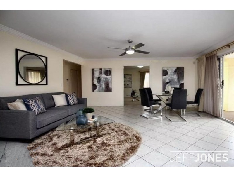 4 Arncliffe Close, Carindale QLD 4152