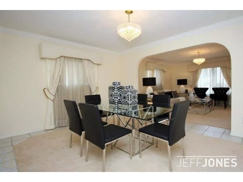 4 Arncliffe Close, Carindale QLD 4152