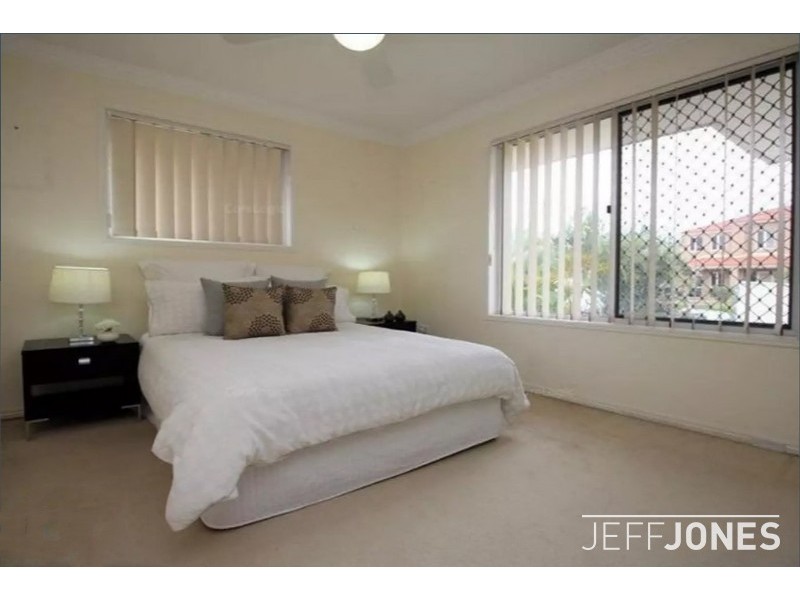 4 Arncliffe Close, Carindale QLD 4152