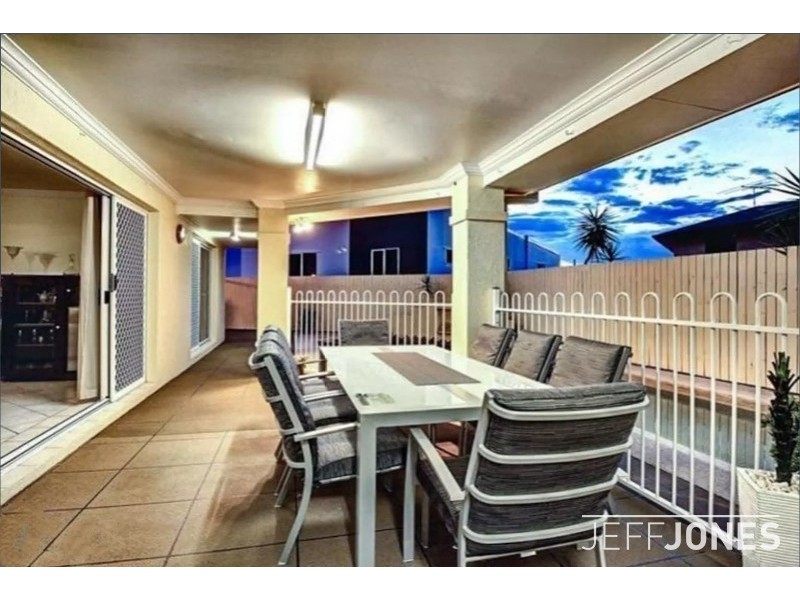 4 Arncliffe Close, Carindale QLD 4152