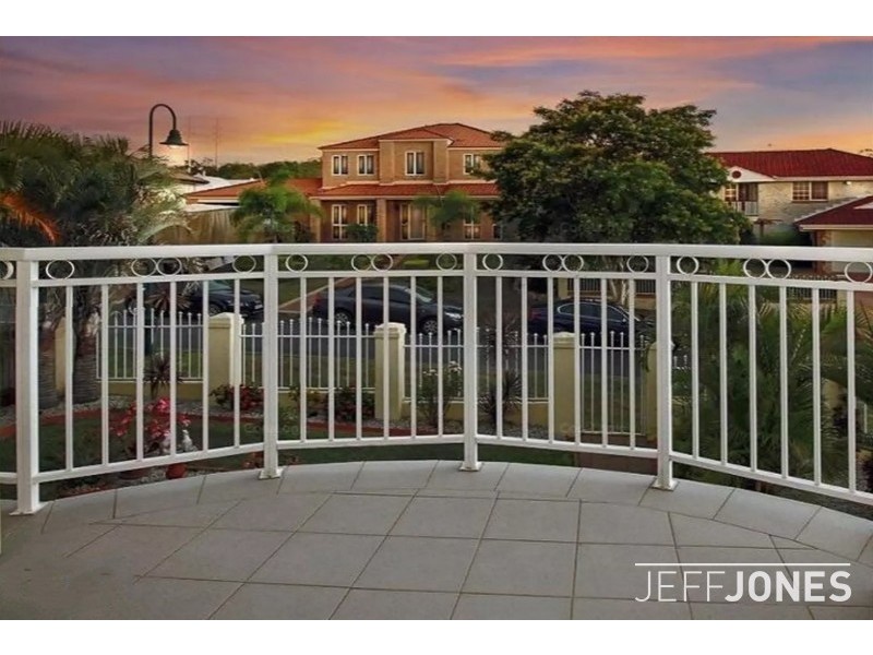 4 Arncliffe Close, Carindale QLD 4152