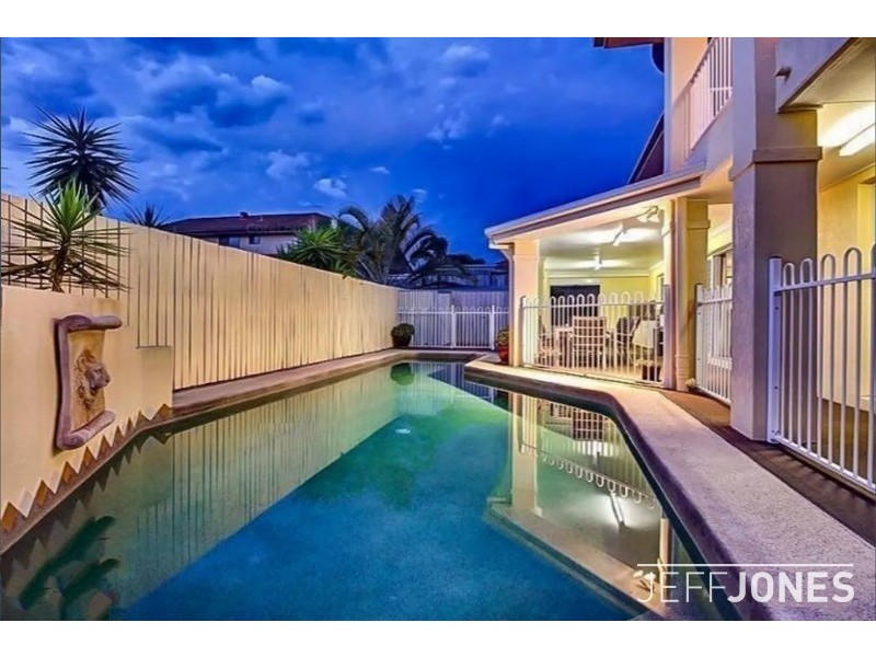 4 Arncliffe Close, Carindale QLD 4152