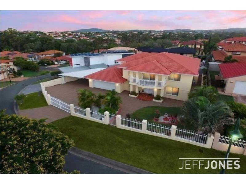 4 Arncliffe Close, Carindale QLD 4152