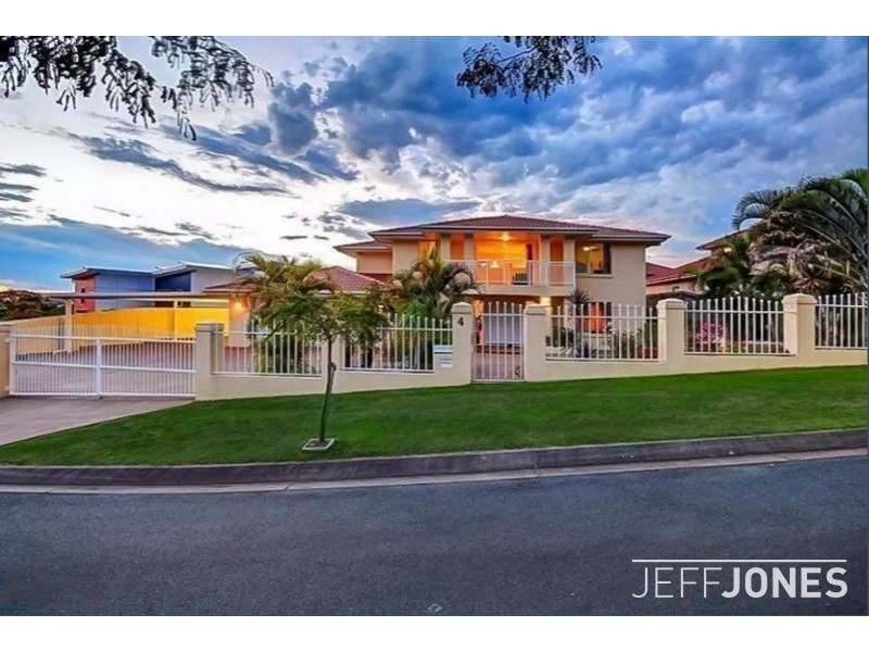 4 Arncliffe Close, Carindale QLD 4152