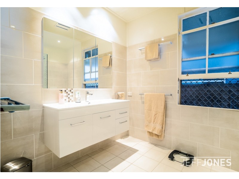 93 Pear Street, Greenslopes QLD 4120