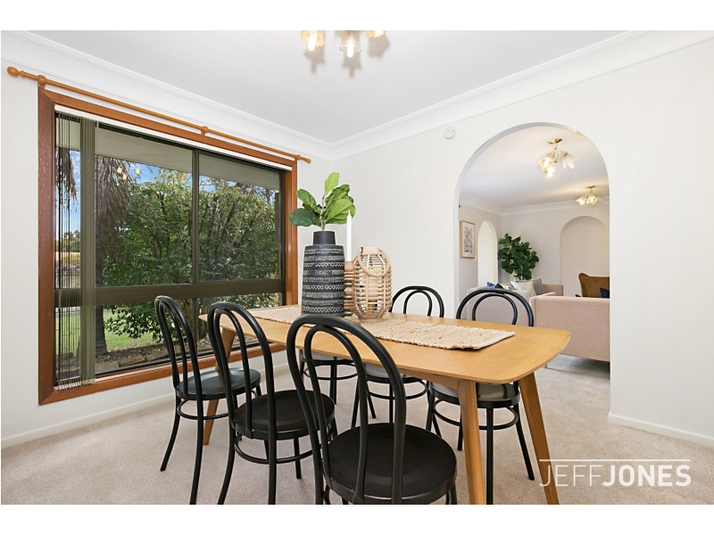 33 Briarwood Street, Carindale QLD 4152