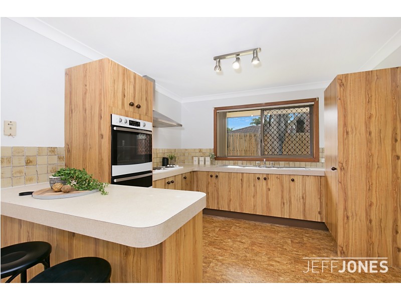 33 Briarwood Street, Carindale QLD 4152