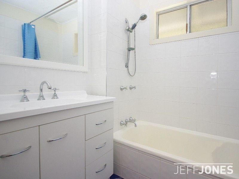 4 Annie Street, Camp Hill QLD 4152